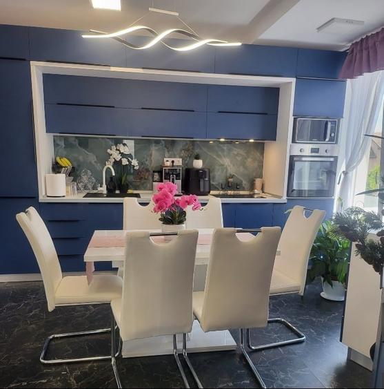 Apartament cu 2 camere semidecomandat, mobilat în Pietroasa