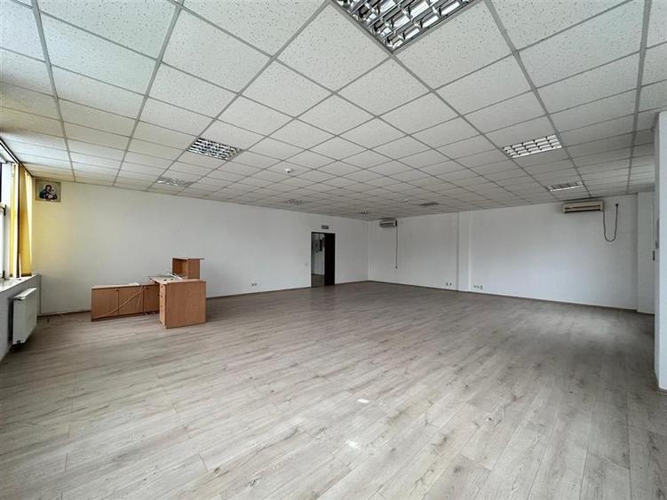 Spațiu comercial, de 500 mp, în Exterior Vest