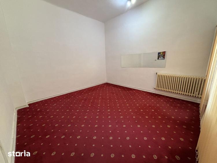 Casă cu 5 camere cu Teren 300 Mp în Vatra Luminoasă