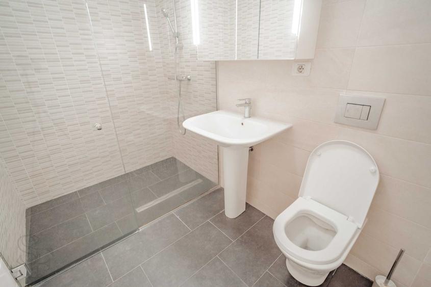 Apartament cu 4 camere decomandat în Lacul Tei