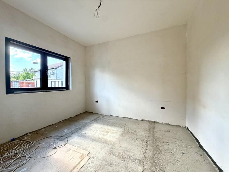 Duplex cu 4 camere cu Canalizare în Plopi
