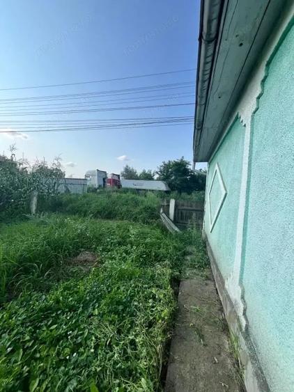 Casă cu 3 camere cu Teren 800 Mp în Siret