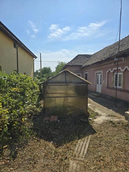 Casă cu 5 camere în Giubega