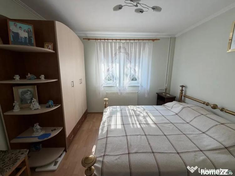 Apartament cu 4 camere decomandat în Central