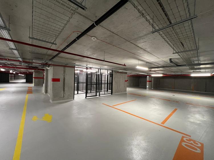 Apartament cu 3 camere semidecomandat în Cotroceni