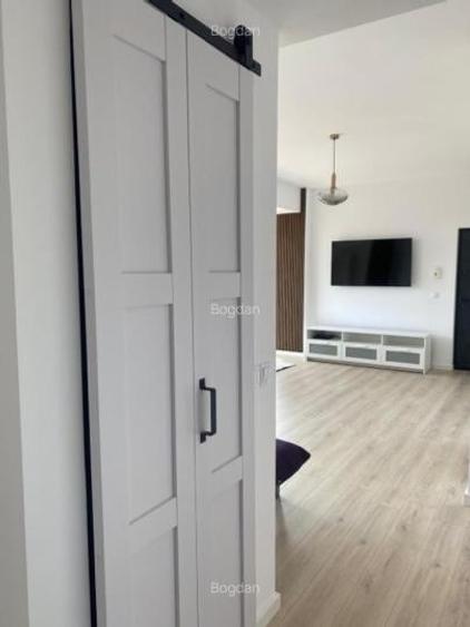Apartament cu 3 camere decomandat, mobilat în Băneasa