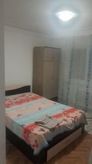 Apartament cu 2 camere decomandat în Nicolina