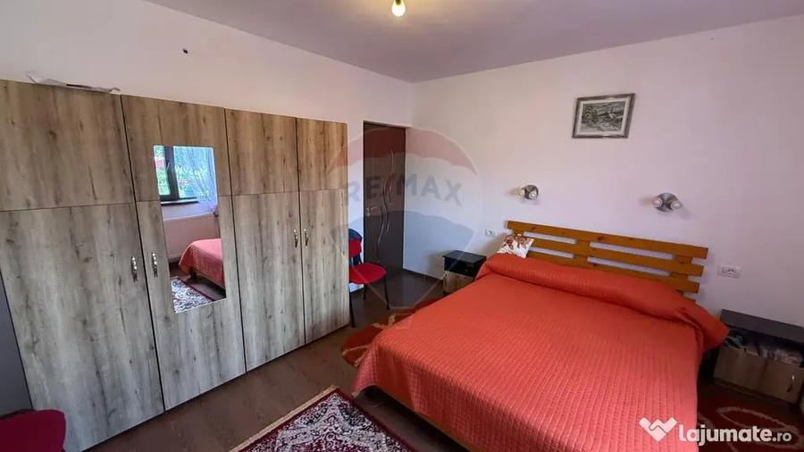 Casă cu 3 camere cu Teren 1667 Mp în Răcoasa