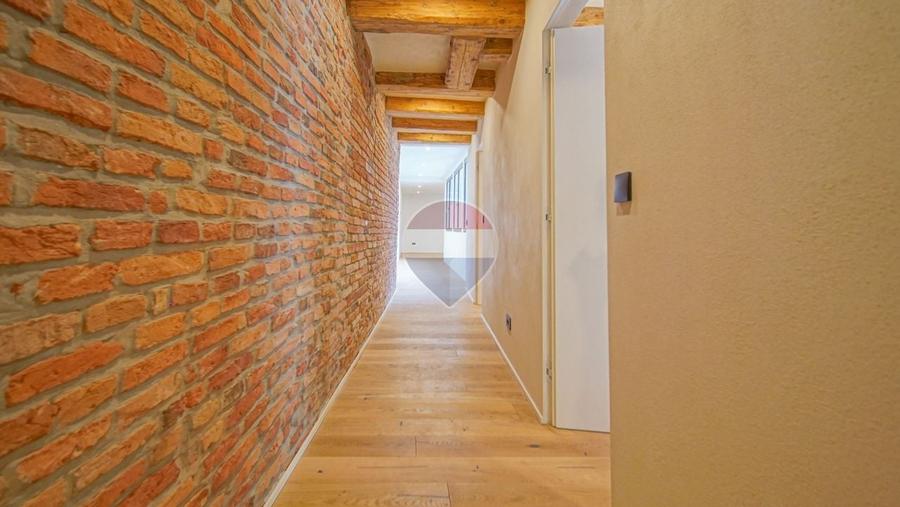 Apartament cu 3 camere decomandat în Centrul Istoric