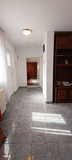Casă cu 8 camere cu Teren 232 Mp în Ferentari