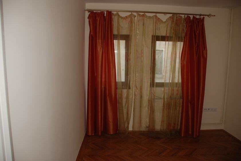 Apartament cu 3 camere semidecomandat, mobilat în Dorobanți