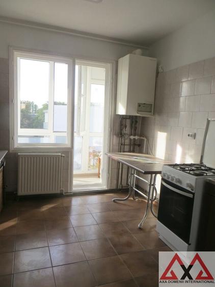 Apartament cu 3 camere decomandat în Dristor
