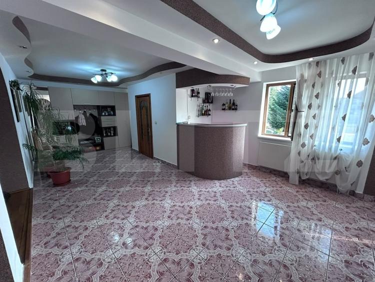 Duplex cu 14 camere cu Canalizare în Exterior Nord
