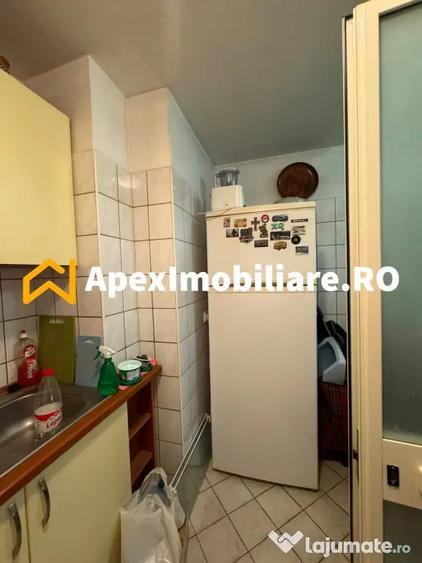 Apartament cu 3 camere decomandat în Valea Ialomiței