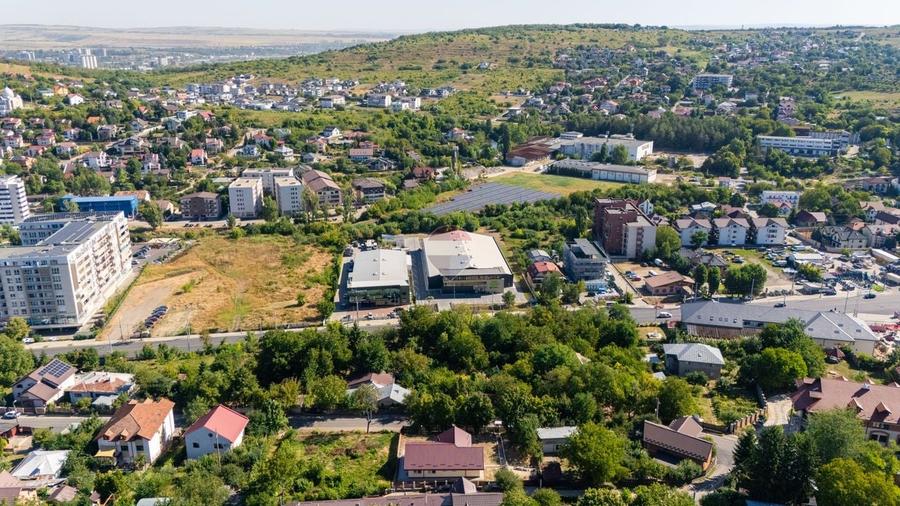 Teren Construcții intravilan de 6949 mp, în Bucium