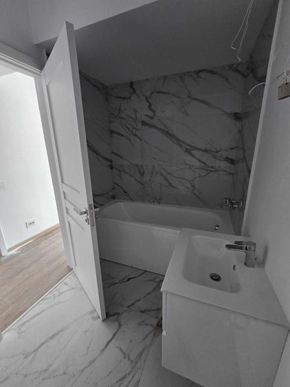 Apartament cu 3 camere decomandat în Lacul Morii
