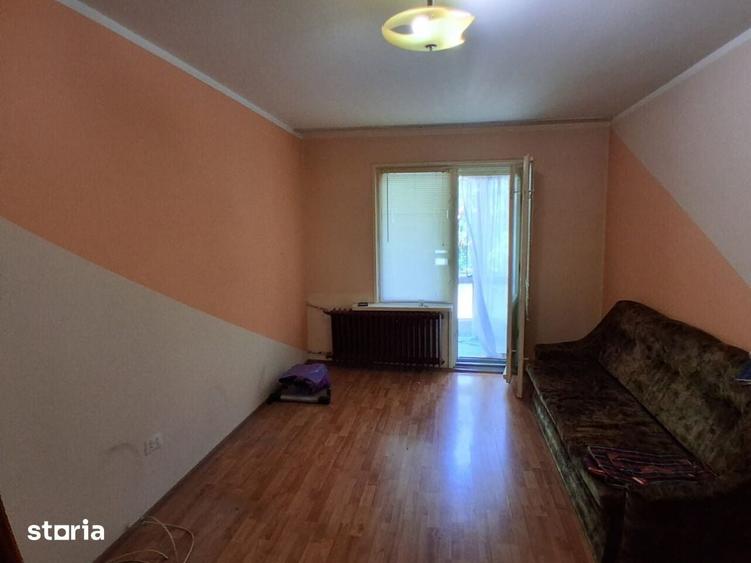 Apartament cu 3 camere decomandat în Sud