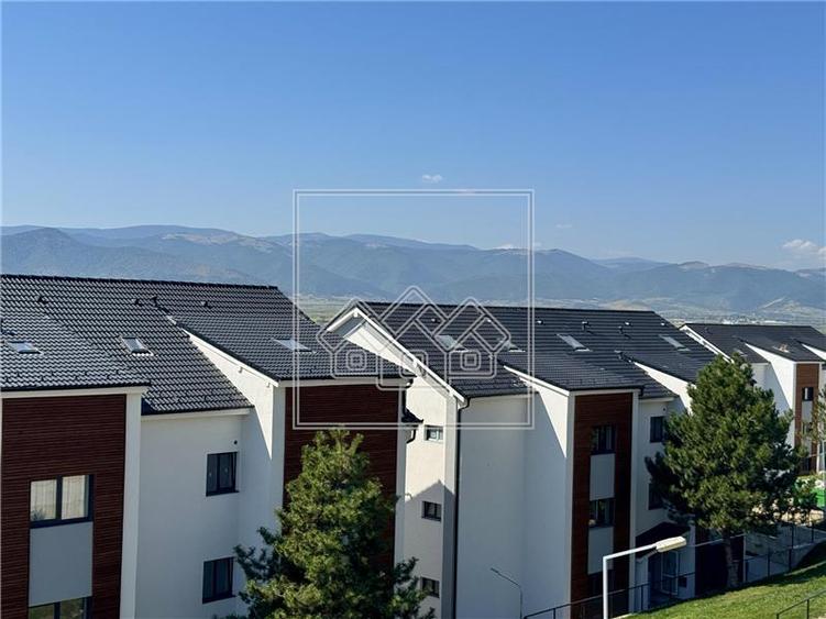Penthouse cu 3 camere nedecomandat în Exterior Vest