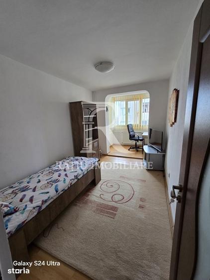 Apartament cu 4 camere decomandat, mobilat în Decebal