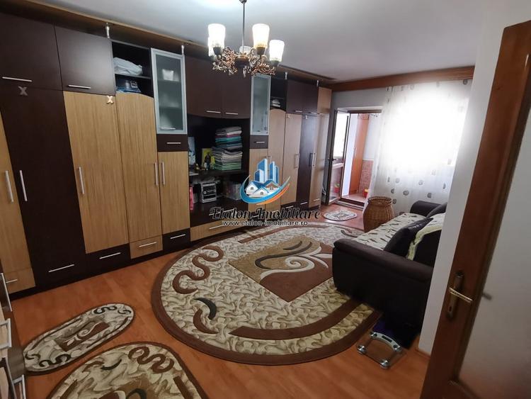 Apartament cu 3 camere decomandat în 1 Mai