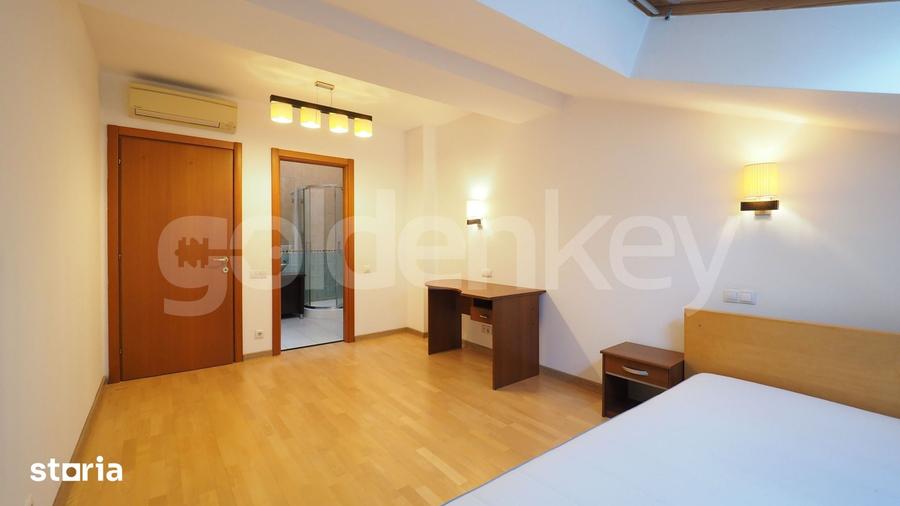 Casă cu 7 camere cu Teren 250 Mp în Central