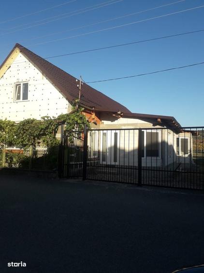 Casă cu 3 camere în Groși