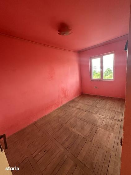 Apartament cu 3 camere semidecomandat în Roșiori de Vede