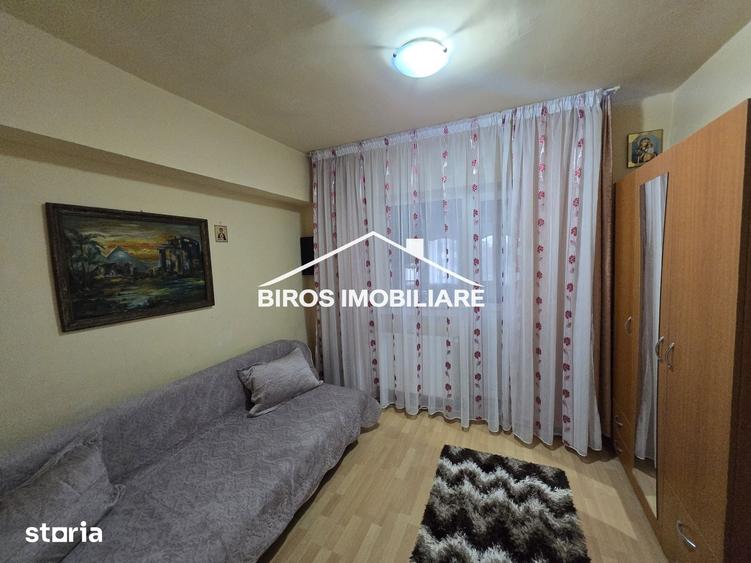 Apartament cu 4 camere în Rovine