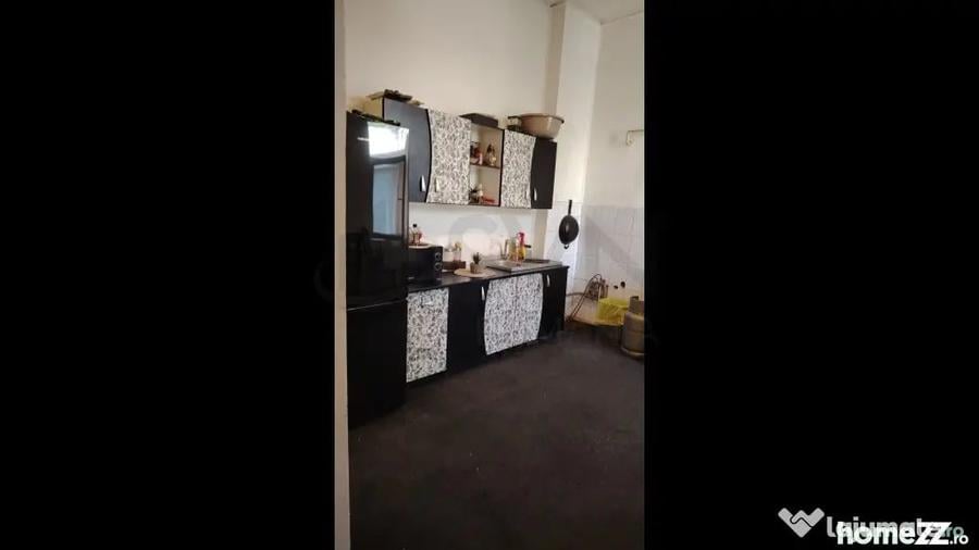 Apartament cu 3 camere semidecomandat în Armeneasca