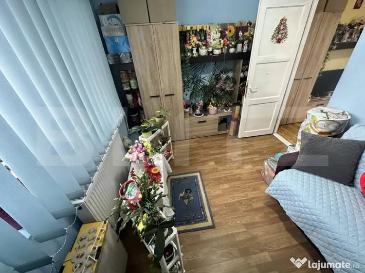 Apartament cu 3 camere semidecomandat în Gojdu