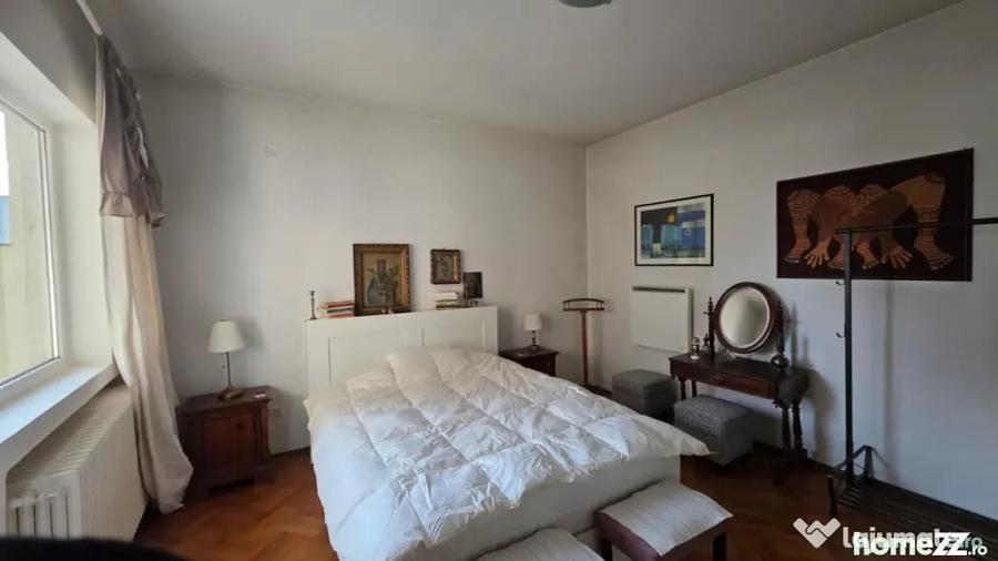 Apartament cu 3 camere decomandat în P-ța Universității