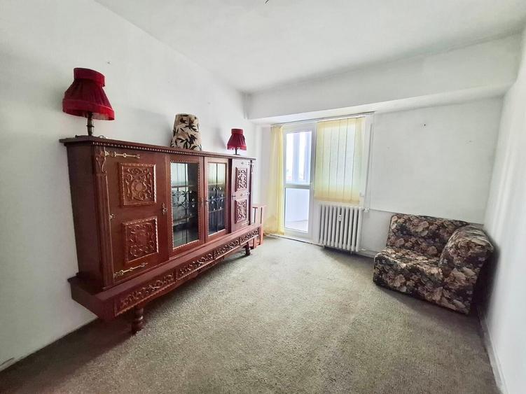 Apartament cu 4 camere decomandat, mobilat în Colentina