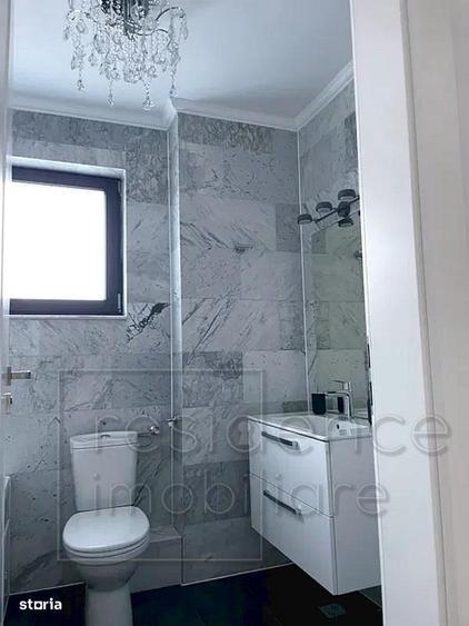 Apartament cu 3 camere semidecomandat, mobilat în Între Lacuri