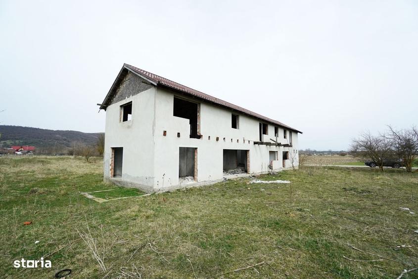 Casă cu 4 camere în Podu Oltului