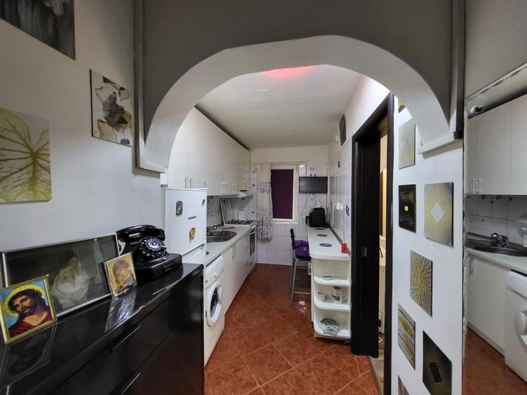 Apartament cu 2 camere semidecomandat în Bucur Obor