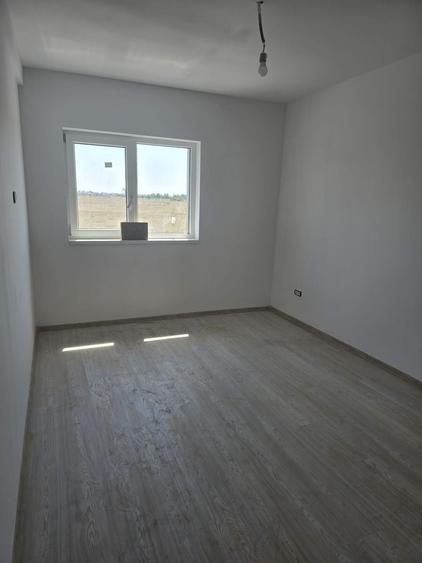 Duplex cu 5 camere cu Canalizare în Giroc