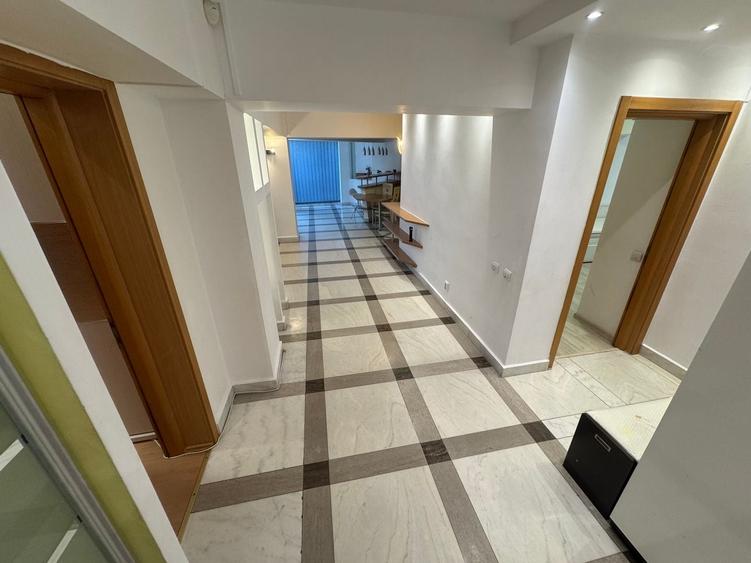 Apartament cu 3 camere decomandat, mobilat în Faleza Nord