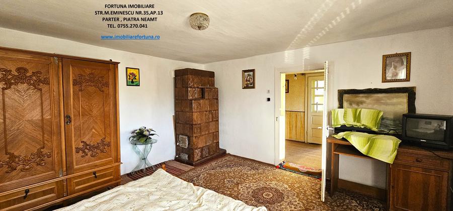 Casă cu 6 camere cu Teren 6329 Mp în Vest