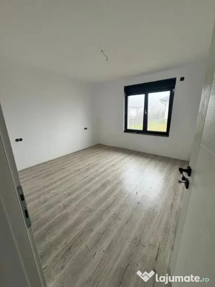 Casă cu 4 camere cu Teren 650 Mp în Satu Nou de Jos