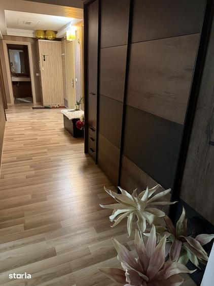 Apartament cu 3 camere decomandat în Vitan