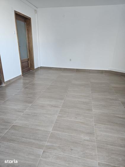 Spațiu comercial, de 20 mp, în Dârste