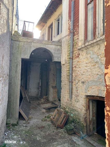 Vila istorica ultracentrala langa parcul Primariei - 7