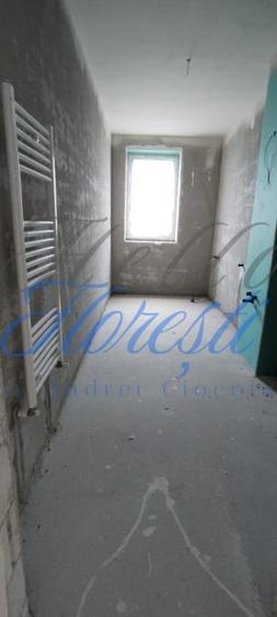 Apartament cu 2 camere semidecomandat în Chinteni