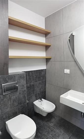 Apartament cu 3 camere decomandat, mobilat în Orașul Vechi