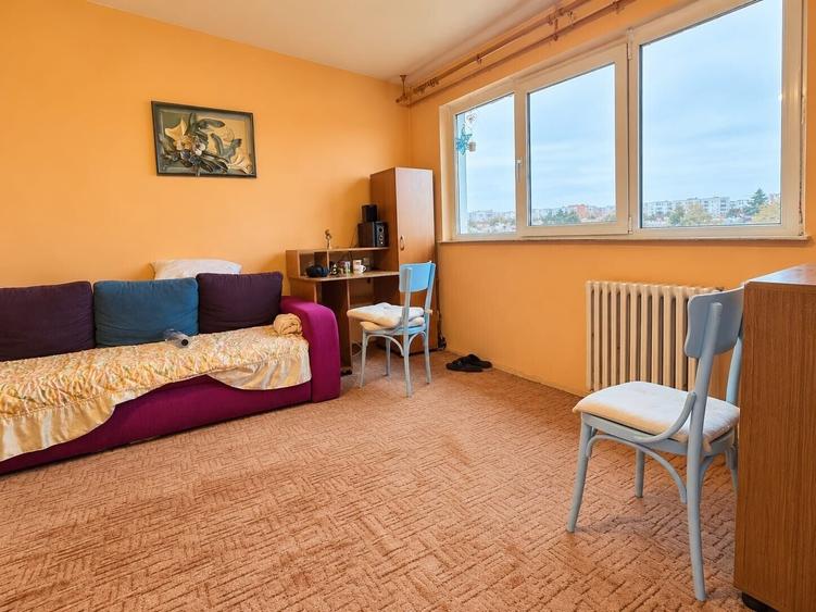 Apartament cu 2 camere semidecomandat, mobilat în Republicii