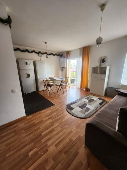 Apartament cu 3 camere semidecomandat, mobilat în Florești