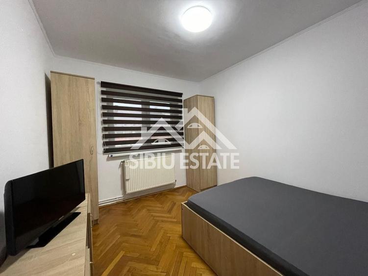 Apartament cu 3 camere decomandat, mobilat în Central