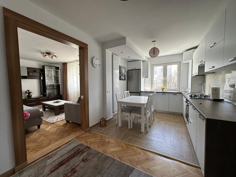 Apartament cu 4 camere decomandat în Grigorescu