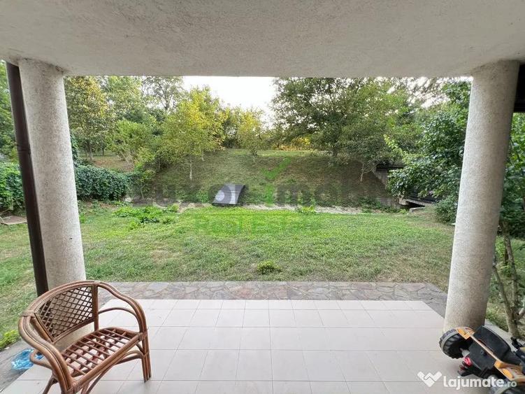 Casă cu 8 camere cu Teren 800 Mp în Bucium