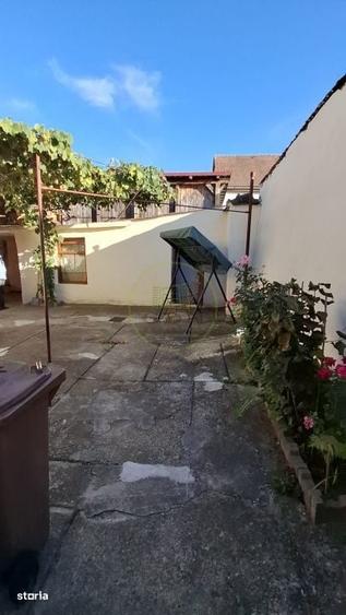 Casă cu 4 camere decomandat cu Teren 237 Mp în Central